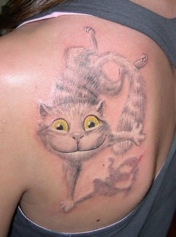 tatuaje tinta blanca cicatrizado_ Gato de Cheshire